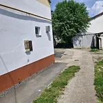 Lidvina - Saját, Zárt Parkolóval Apartamento Nyíregyháza