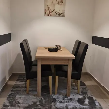 Lidvina - Saját, Zárt Parkolóval Apartamento